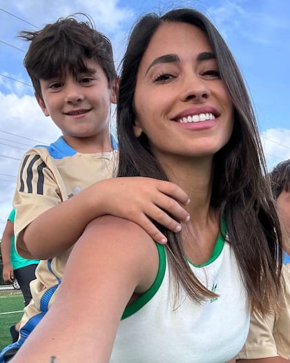 Antonela junto a Ciro Messi