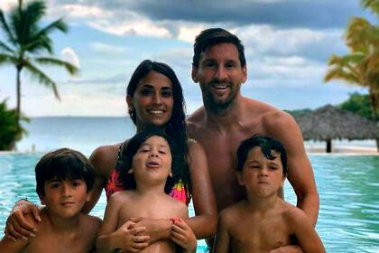Antonela, Lionel, Thiago, Ciro y Mateo, inseparables; "son mi todo", dice la mamá sobre los chicos, y el papá se enoja cuando en los medios se daña a la familia.