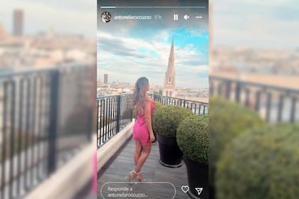 Antonela posó desde el hotel Foto Instagram @antonelaroccuzzo)