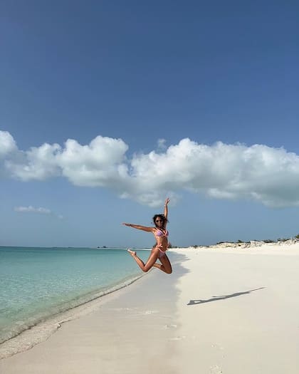 Antonela posó en una playa paradisíaca