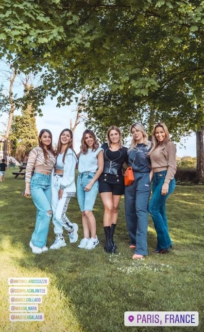 Antonela Roccuzo, Camila Galante, Isabel Collado, Jorgelina Cardoso, Wanda Nara y Andrea Salas en París (Foto: Instagram @jorgelinacardoso26)