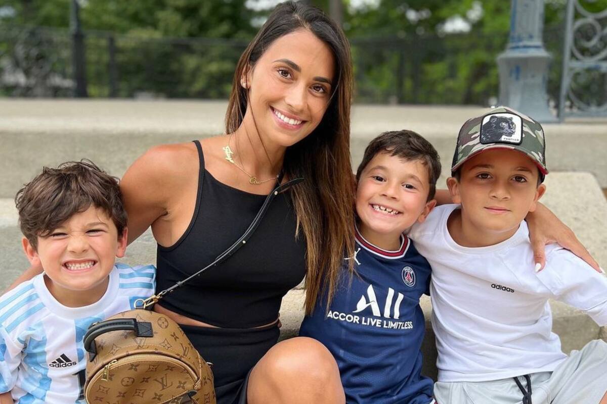 Antonela Roccuzzo, Ciro, Mateo y Thiago Messi disfrutaron de un exclusivo almuerzo en París (Foto: Instagram @antonelaroccuzzo)