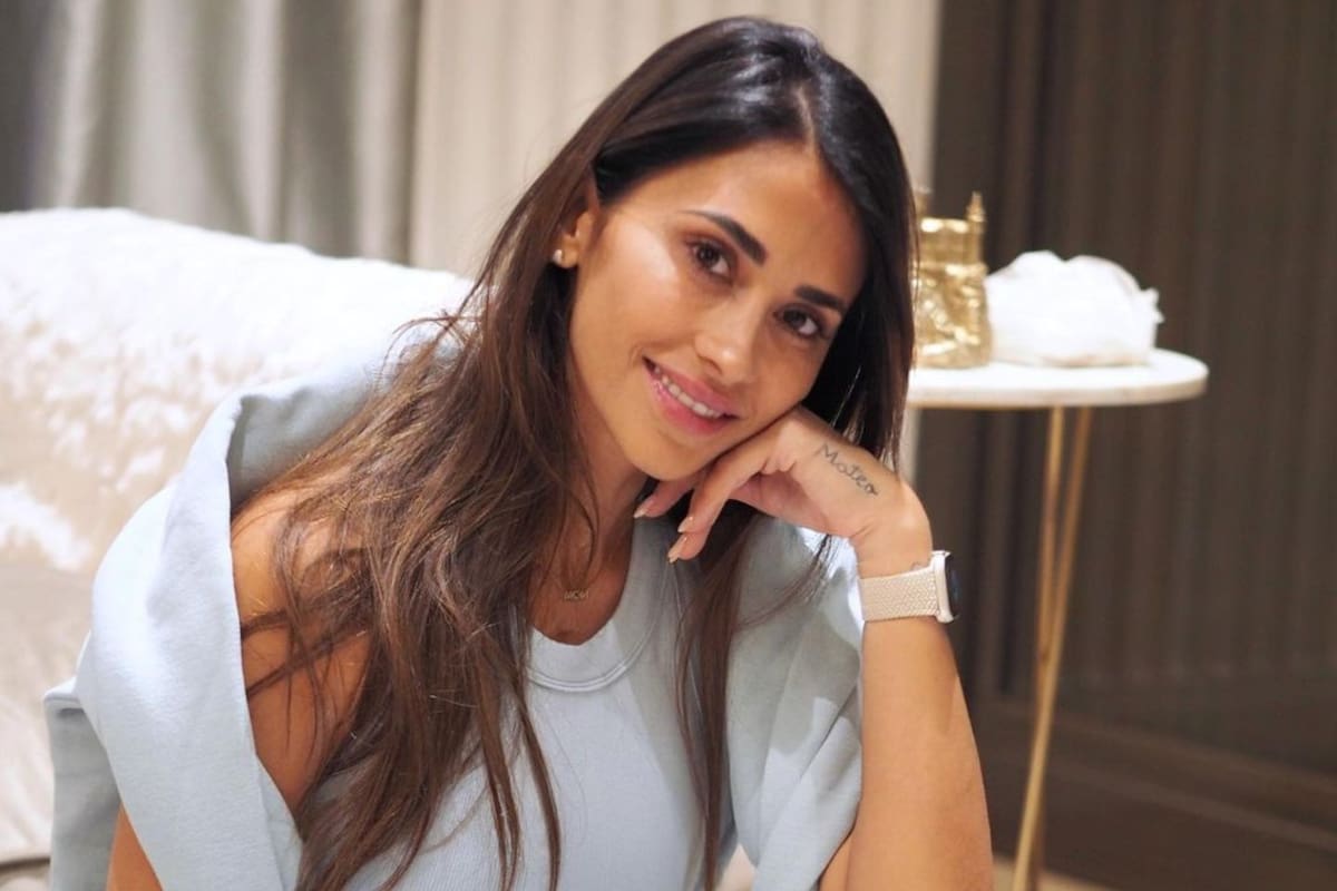 Antonela Roccuzzó compartió una foto con un look deportivo y los fanáticos se emocionaron al ver los colores que lució (Foto: Instagram @antonelaroccuzzo)