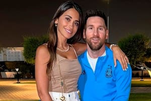 Antonela Roccuzzo compartió una foto de Leo Messi tomando un mate junto a su perro Abú