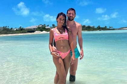 Antonela Roccuzzo con la bikini de la cápsula de su cuñada