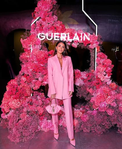 Antonela Roccuzzo, con su look total pink para un evento de la firma francesa