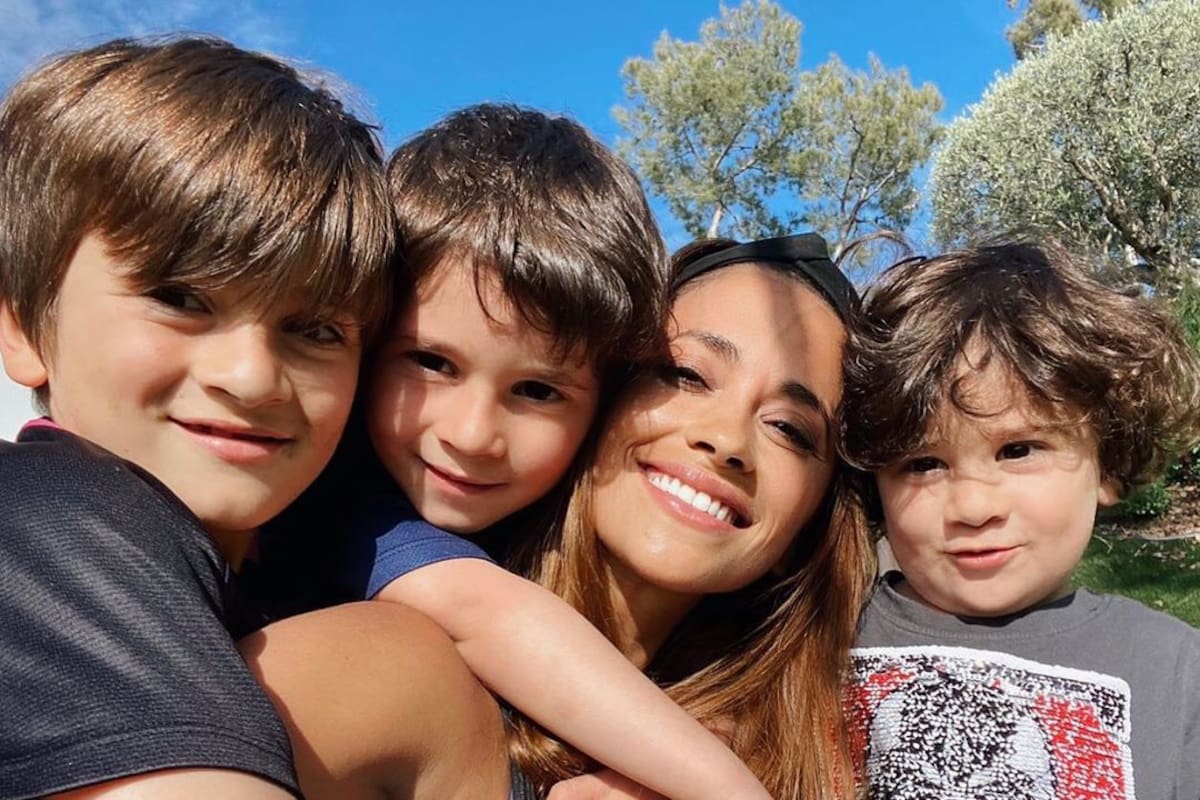Antonela Roccuzzo con Thiago, Mateo y Ciro. Crédito: Instagram