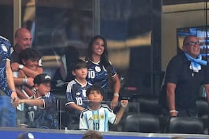 El festejo de Anto Roccuzzo en el golazo de tiro libre de Lionel Messi