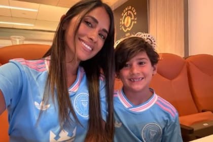 Antonela Roccuzzo junto a Ciro, el más pequeño de la familia Messi