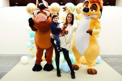 Antonela Roccuzzo junto a Ciro Messi en el cumpleaños de dos del más chico de la familia.