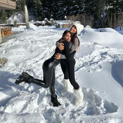 Antonela Roccuzzo jutno a su amiga Daniella Semaan