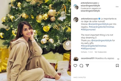 Antonela Roccuzzo mostró cómo es el árbol de Navidad de la familia Messi (Foto: Instagram @antonelaroccuzzo)