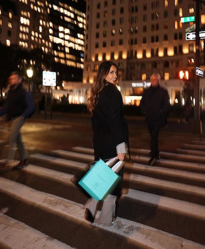 Antonela Roccuzzo quedó maravillada con las calles de Nueva York, y más a aún con Tiffany & Co.