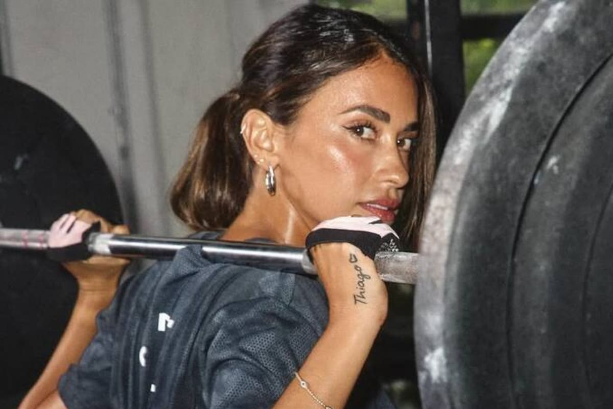Antonela Roccuzzo realiza un intenso entrenamiento en el gimnasio para mantenerse sana y en forma (Foto: Instagram @antonelaroccuzzo)