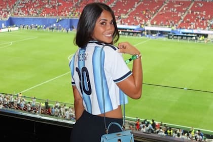 Tras el cierre de la Copa del Mundo, la esposa de Lionel Messi compartió postales de su desconexión familiar y sorprendió a todos
