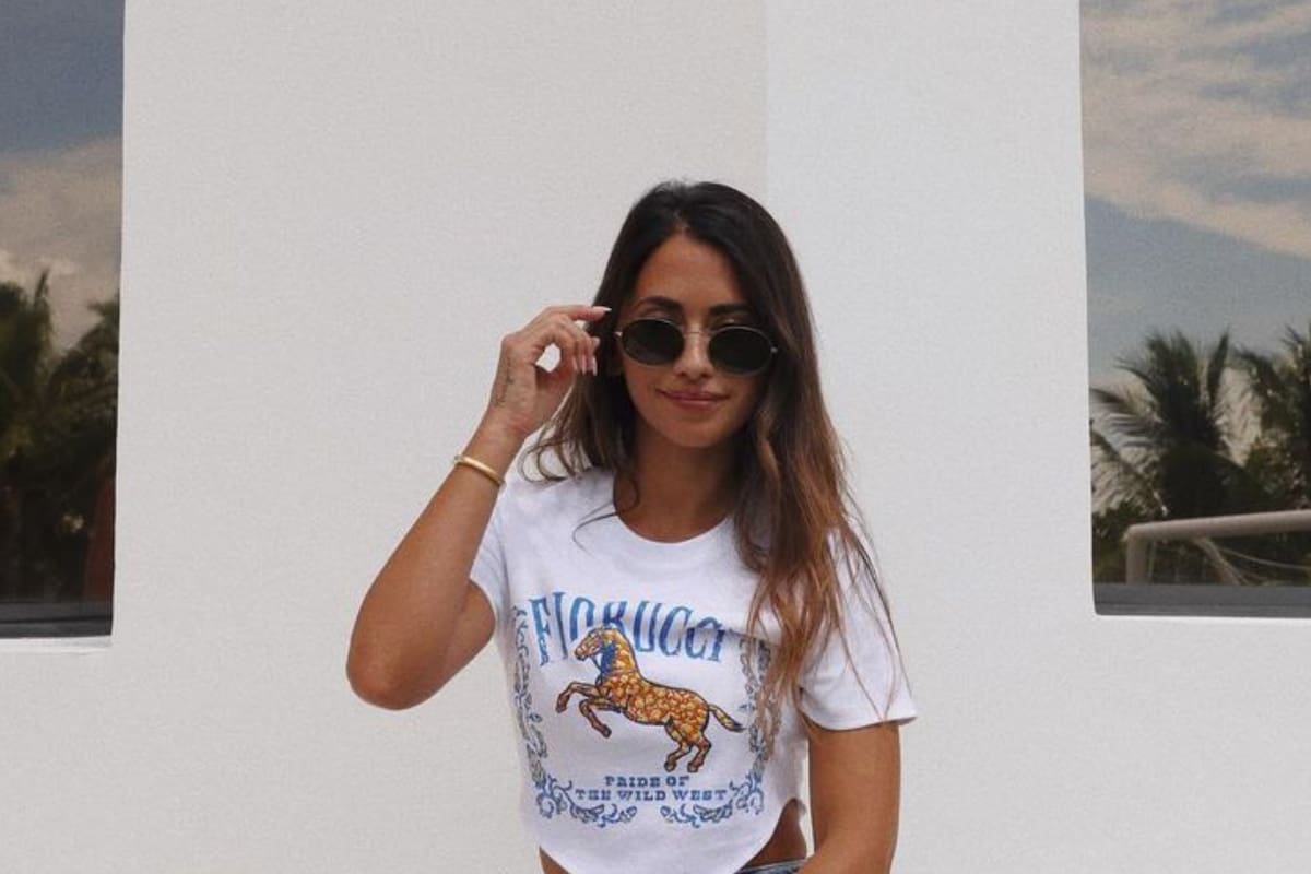 Antonela Roccuzzo sorprendió con su look urbano (Foto: Instagram @antonelaroccuzzo)