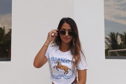 Antonela Roccuzzo sorprendió con su look urbano (Foto: Instagram @antonelaroccuzzo)