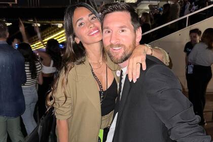Antonela Roccuzzo y Lionel Messi asistieron a una cena con la familia Beckham y cautivaron con su outfit