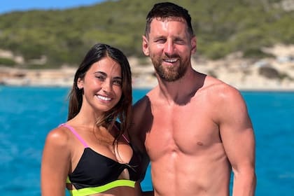 Antonela Roccuzzo y Lionel Messi disfrutando de sus vacaciones en Formentera, España. Foto/Instagram @antonelaroccuzzo