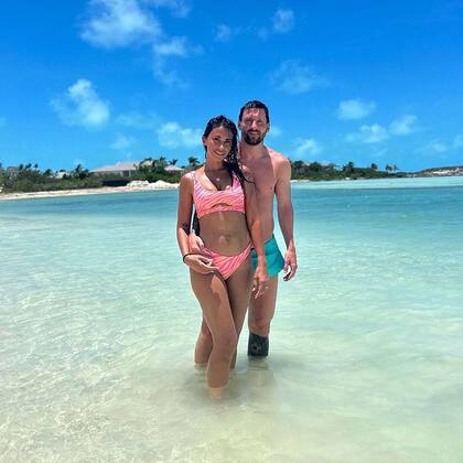 Antonela Roccuzzo y Messi posaron en la playa de Las Bahamas