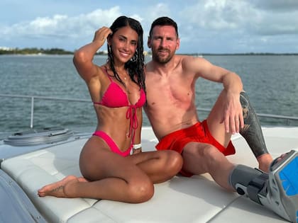 Antonela y Lionel Messi disfrutaron un rato libre a bordo de un yate