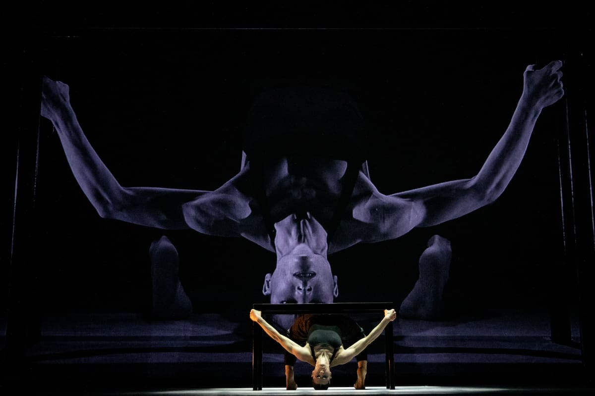 Antonella Zanutto, en un solo de "Vertical", obra de Oscar Araiz