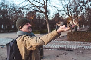 La historia del publicista que dejó todo para ser guardián fotográfico de los parques de Madrid