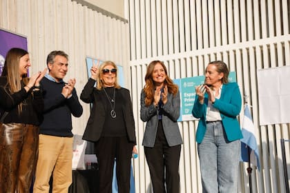 Antonia "Tona" Salino junto a la ministra de Desarrollo Social, Victoria Tolosa Paz, en San Luis.