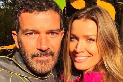 Antonio Banderas y su novia, Nicole Kimpel, se reencontraron después de cuatro meses de estar separados