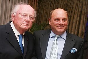 Antonio Cabrales junto a su hijo Martín