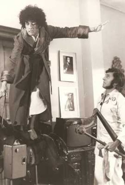Antonio Gasalla en Clínica con música como Tarzán