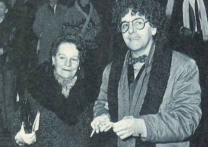 Antonio Gasalla junto a su madre, Teresa Felisa Mirabel, en 1995. Ella vivió sus últimos años en la casa del actor., quien le dedicó el Martín Fierro de Oro.