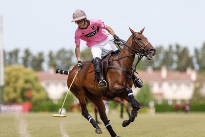 Antonio Heguy volvió a jugar luego de 20 días, ya operado de meniscos, y tuvo un alto nivel en la goleada de Ellerstina-Indios Chapaleufú contra La Hache Cría y Polo.