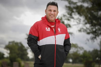 Antonio Mohamed en el predio de Huracán