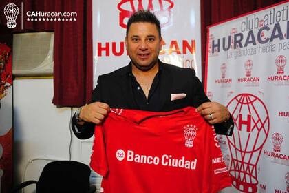 Antonio Mohamed viene de dirigir en Celta y encara su cuarto período en Huracán