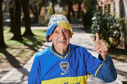 Antonio Román Méndez, en el barrio Castex, donde lo reconocen como uno de los vecinos más ilustres