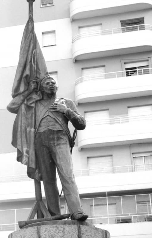 Antonio Ruiz, conocido popularmente como el Negro Falucho, pasó a la historia por su desempeño en la gesta libertadora y por su muerte épica en defensa de la enseña patria