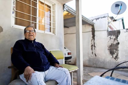 Antonio Torres, vecino de la escuela. "Es un dolor muy grande, uno nunca quiere una noticia así, con chicos involucrados. A las 16 voy a hablar con mi hija a ver si cruzamos para el abrazo simbólico a la escuela"