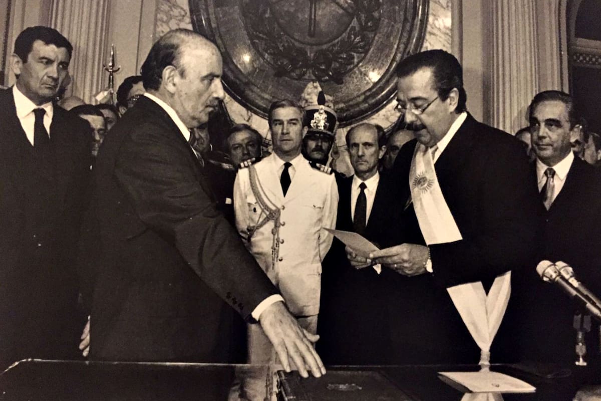 Antonio Tróccoli, al asumir como ministro del Interior del presidente Raul Alfonsín, en 1983