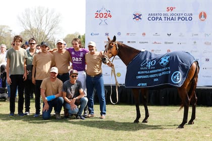 Antu Walung Cuki, jugada por Paco de Narváez, logró el premio de la AACCP a mejor ejemplar Polo Argentino de la final