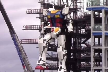 Anunciado a comienzos de este año, el enorme robot Gundam de 18 metros ya muestra algunos avances en el movimiento de sus piernas