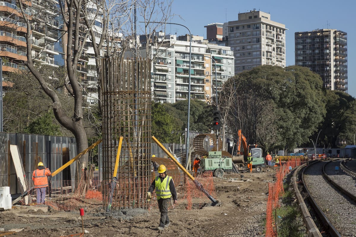 Anunciará un fideicomiso para garantizar el avance de seis corredores viales; también aceleran el pago de certificados