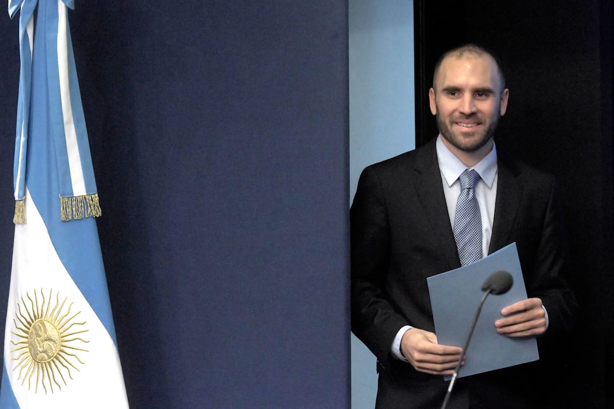 Anuncios de Guzman, ministro de economïa.