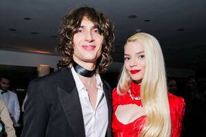 Anya Taylor-Joy se casó con Malcolm McRae en un histórico castillo en Venecia, acompañada por algunos invitados famosos