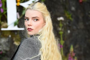 Anya Taylor-Joy viajó a Escocia para participar de un desfile organizado pro Dior, firma de la que es representante
