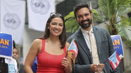 AOC ve a Zohran Mamdani como su "hermano mayor"