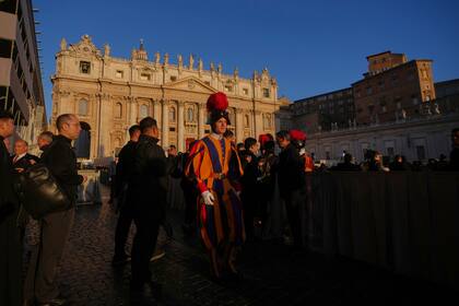 AP Fotos: De los más poderosos a los más humildes, miles asisten al funeral del papa Francisco