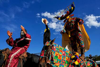 AP Fotos: El festival Cavalhadas de Brasil celebra al Espíritu Santo
