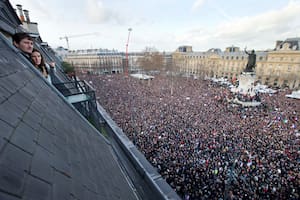 AP Fotos: La masacre de Charlie Hebdo y los ataques terroristas subsiguientes que cambiaron Francia