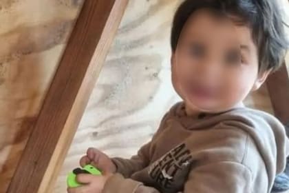 Apareció Bautista, el niño de tres años que se extravió en el lago Gutiérrez de Bariloche.